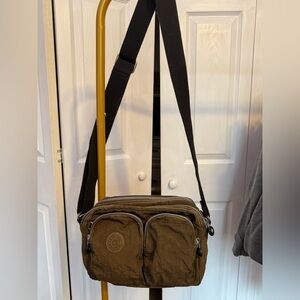 NWOT Kipling Convertible Crossbody Waist Pack Hunter Green Multi-pocket Bag